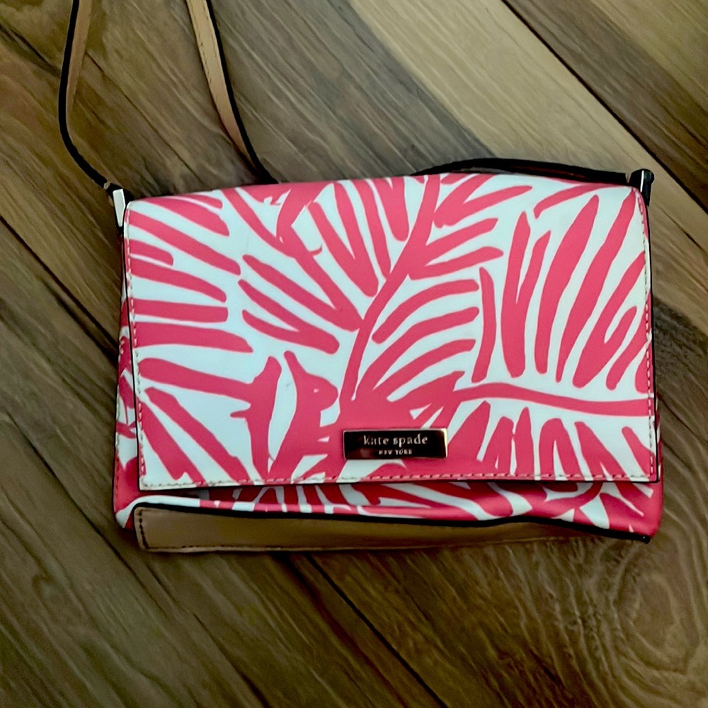 Kate spade pink and white print purse